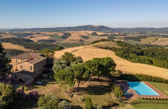 Lovely apartment in villa with pool, WIFI, TV, terrace, pets allowed and panoramic view