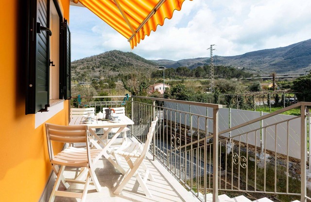 Lovely apartment for 4 people with WIFI, A/C, TV, balcony and panoramic view