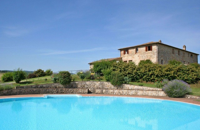 Lovely apartment for 2 people with pool, WIFI and panoramic view, close to Siena