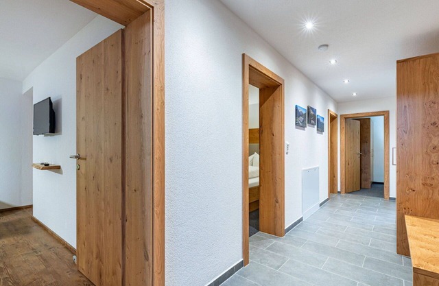 Lovely apartment for 15 people with WIFI, TV, terrace and parking