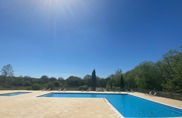 Lovely apartment for 2 guests with WIFI, pool, TV, terrace, pets allowed and parking