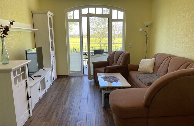 Lovely apartment for 3 guests with WIFI, TV, balcony, pets allowed and parking
