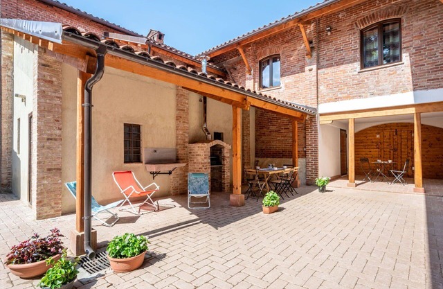 Lovely apartment for 3 people with WIFI, TV, patio and pets allowed