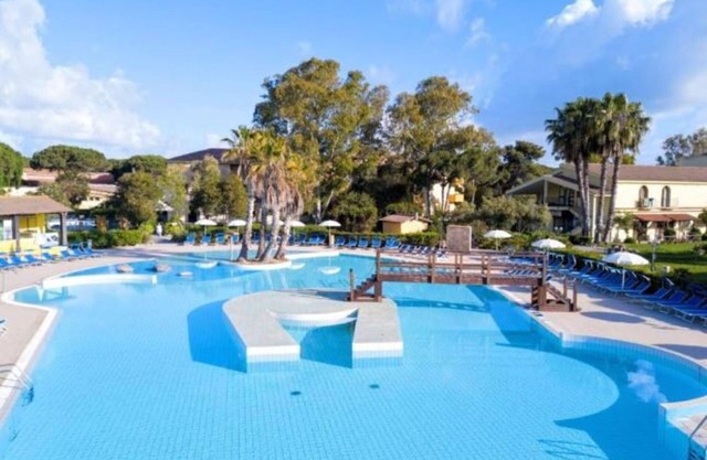 Lovely apartment for 4 people with pool, WIFI, A/C, TV, pets allowed and parking