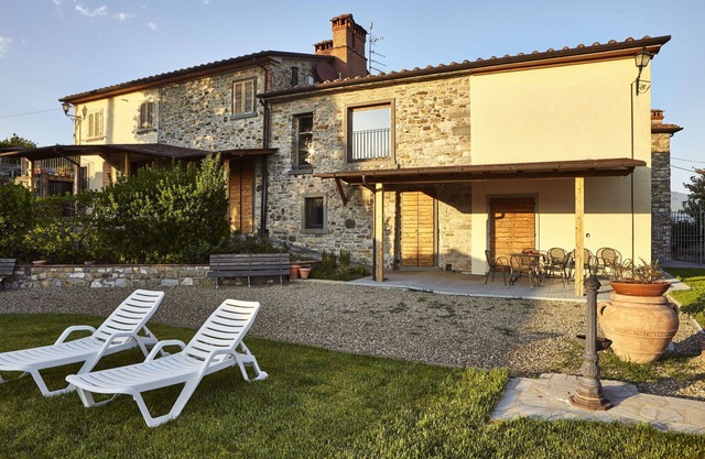 Lovely apartment for 5 guests with WIFI, pool, TV, pets allowed and panoramic view, close to Are.