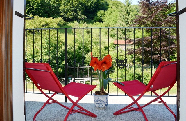 Lovely apartment for 5 guests with WIFI, TV, patio, pets allowed, panoramic view and parking