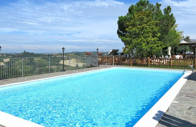 Lovely apartment for 5 guests with WIFI, A/C, pool, TV, terrace, pets allowed and panoramic view