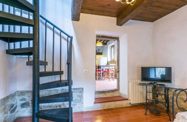 Lovely apartment for 6 people with WIFI, pool, TV, patio and pets allowed