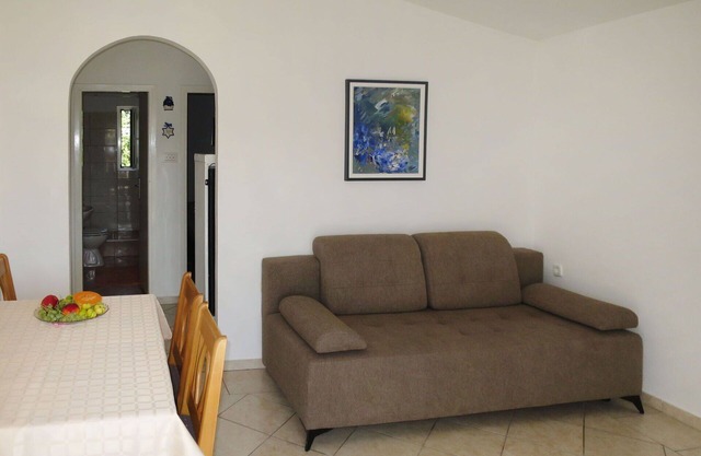 Lovely apartment for 7 guests with A/C, WIFI, TV, balcony, pets allowed and parking