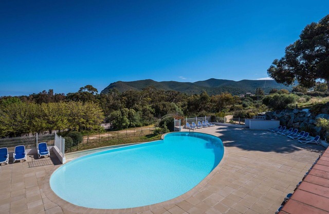 Lovely apartment for 6 people with WIFI, A/C, pool, TV, patio and parking