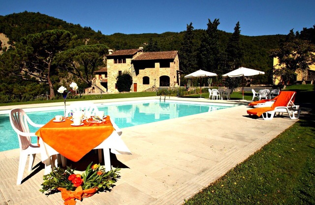 Lovely apartment for 2 people with WIFI, pool, TV and pets allowed