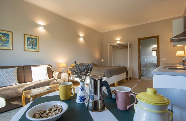 Lovely apartment for 2 guests with A/C, pool, WIFI and pets allowed