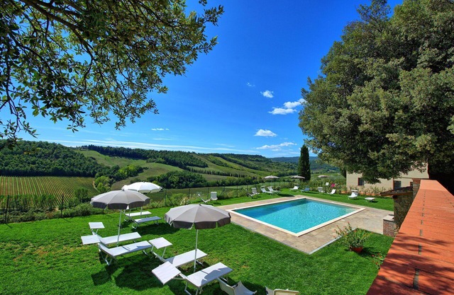 Lovely apartment for 3 guests with A/C, pool, WIFI, TV and panoramic view, close to San Gimignano
