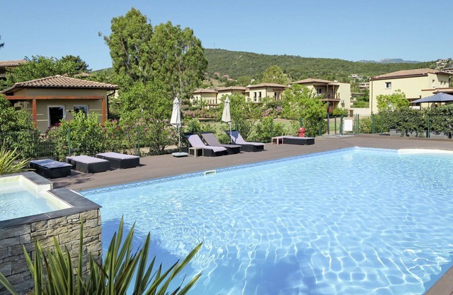 Lovely apartment for 4 people with A/C, WIFI, pool, TV, terrace, pets allowed and parking