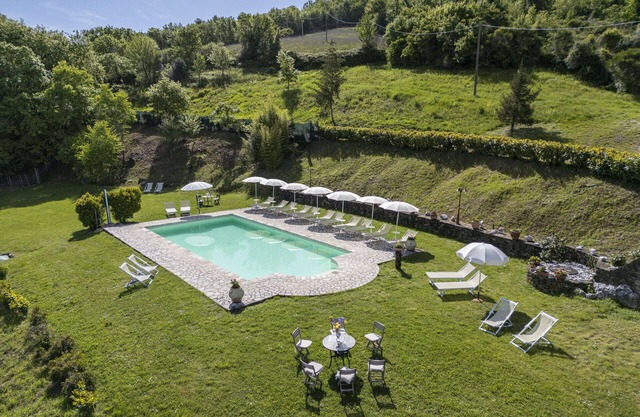 Lovely apartment in villa for 4 people with pool, WIFI, veranda and panoramic view
