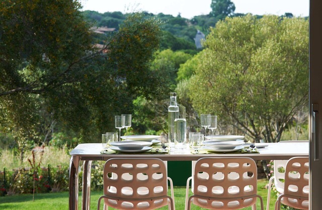 Lovely apartment in villa for 6 guests with A/C, pool, TV, terrace and parking