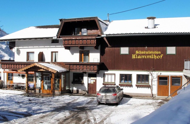 Lovely apartment in villa for 5 guests with WIFI, pool, TV, terrace and parking