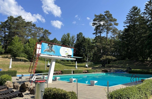 Lovely apartment in villa for 4 guests with pool, WIFI, TV, terrace and pets allowed