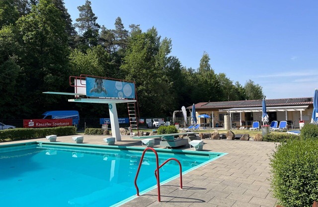 Lovely apartment in villa for 3 guests with WIFI, pool, TV, terrace and pets allowed