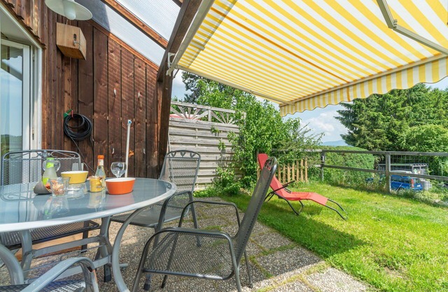 Lovely apartment in villa for 6 guests with WIFI, TV, terrace, pets allowed and parking