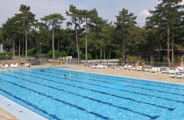Lovely apartment in villa for 4 people with WIFI, pool, A/C, TV and terrace