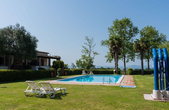 Lovely apartment in villa for 5 guests with pool, WIFI, TV, terrace and pets allowed