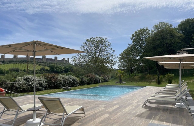 Lovely apartment for 2 guests with A/C, WIFI, pool, TV and pets allowed, close to Siena