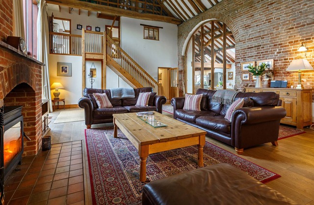 Lovely barn for celebrations; huge vaulted barn room, log burner, hot tub.