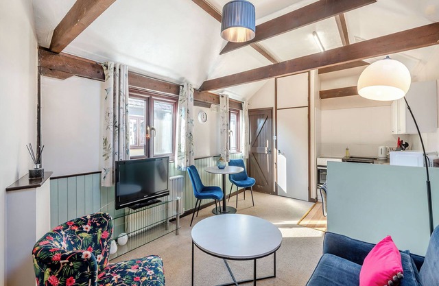 Lovely barn in a beautiful setting with swimming pool.