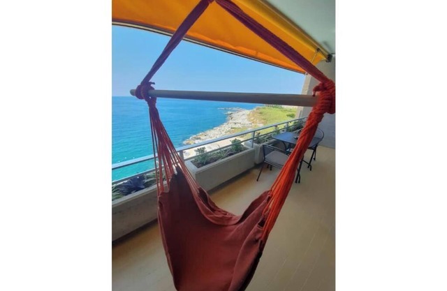 Lovely beachfront studio with pool-24h electricity