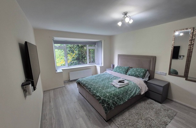 Lovely & Beautiful 2 Bed-Apartment in Borehamwood