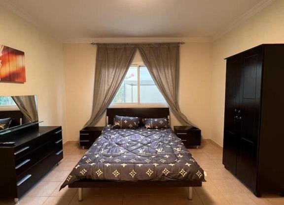 Lovely bedroom with entertaining facilities & Swimming pool