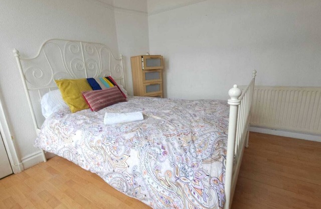 Lovely Big Room Infront of Edgware Station London
