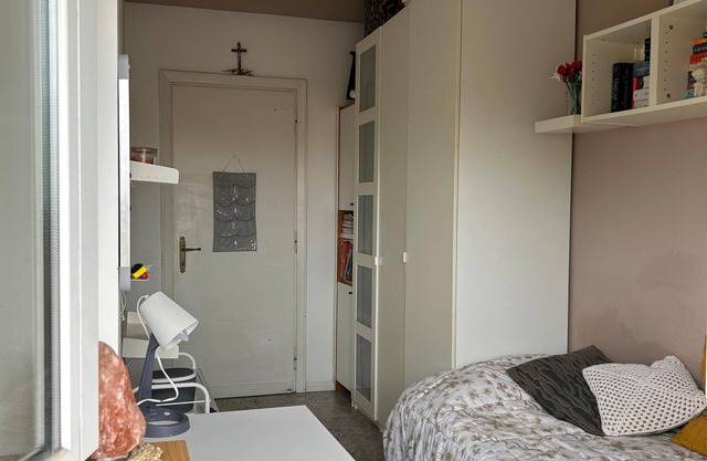 Lovely bright little room