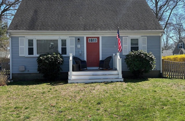 Lovely Cape Home 1 Mile to Falmouth Heights and Bristol Beaches