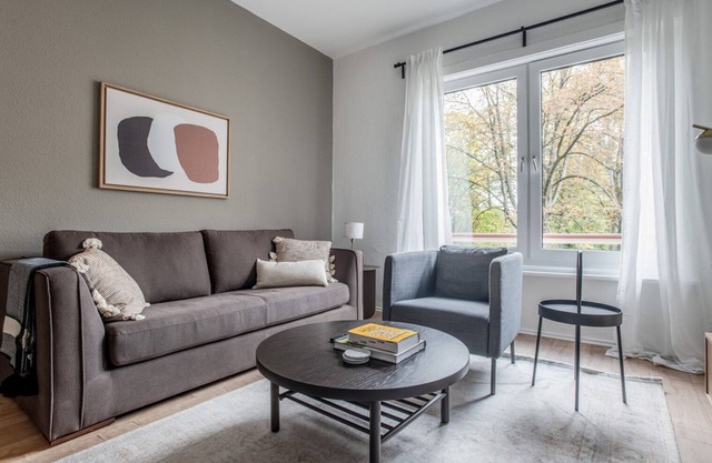 Lovely Charlottenburg 2BR nr Kurfürstendamm, by Blueground
