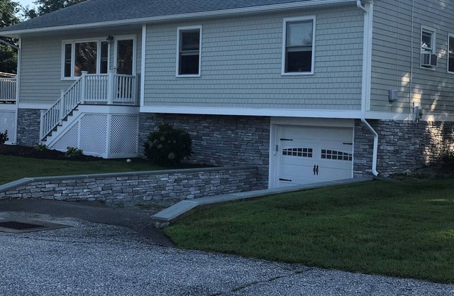 Lovely Cornfield Point home away from home