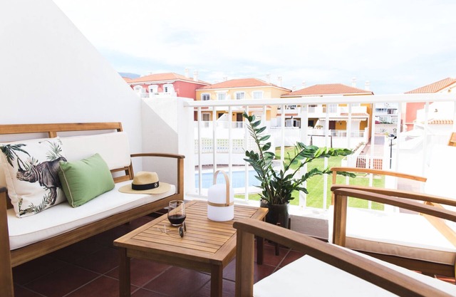 Lovely & Sunny Apartment Near Poris Beach