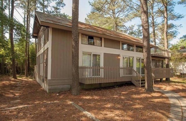 Lovely five bedroom home located in the North Shores area of Rehoboth