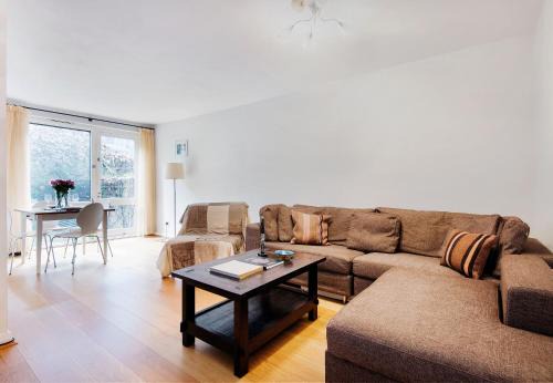 Lovely Flat in Literary London by UndertheDoormat