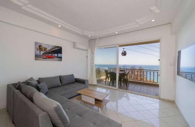 Lovely Flat with Sea and Nature View in Alanya