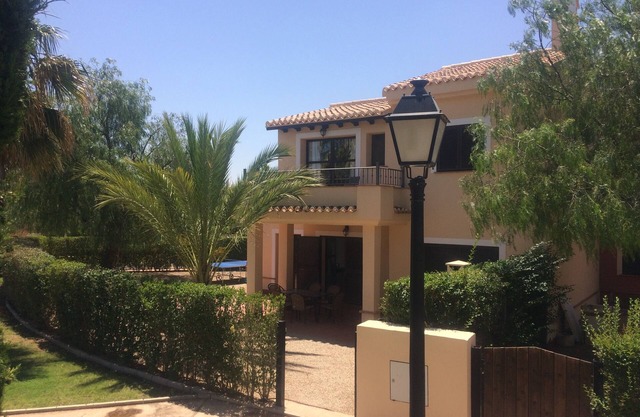 Lovely golf villa, great pool, table tennis, & free wifi, close to Club House