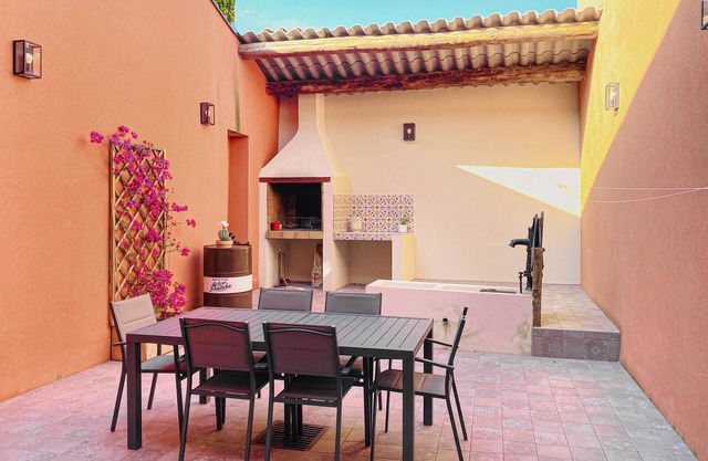 Lovely home in Cébazan with WiFi