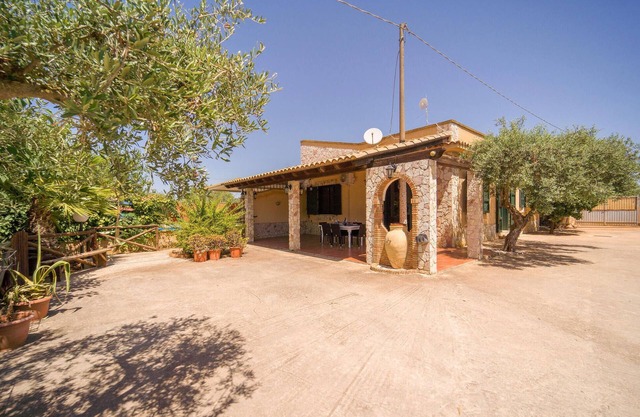 Lovely home in Menfi with WiFi