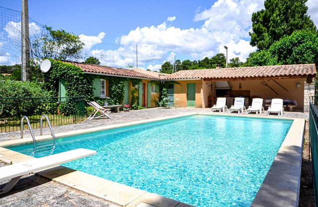 Lovely home in Roussillon with kitchen
