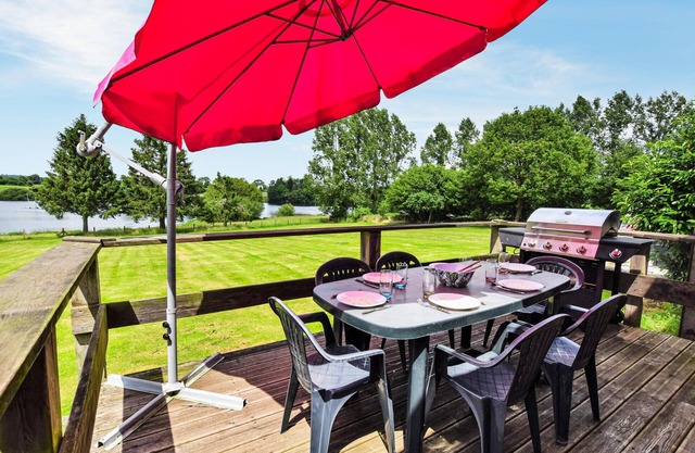 Lovely home in VIRE NORMANDIE with WiFi