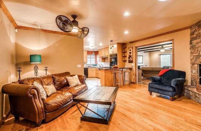 Lovely home with back yard & deck near Penn Square Mall Dog Friendly!