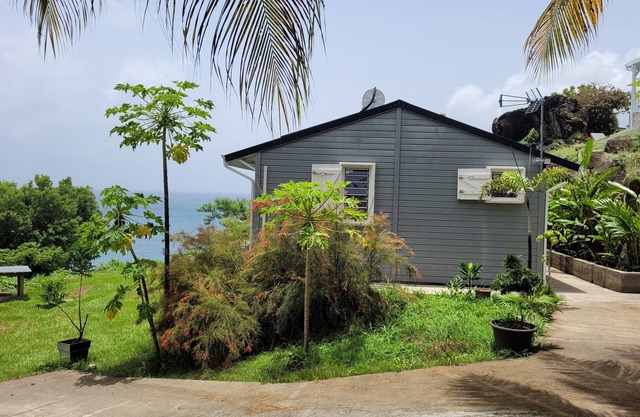 Lovely house and green setting, splendid view of the sea and islands of Les Saintes.