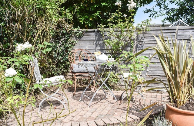 Lovely house on the outskirts of Canterbury, renovated to a very good standard.