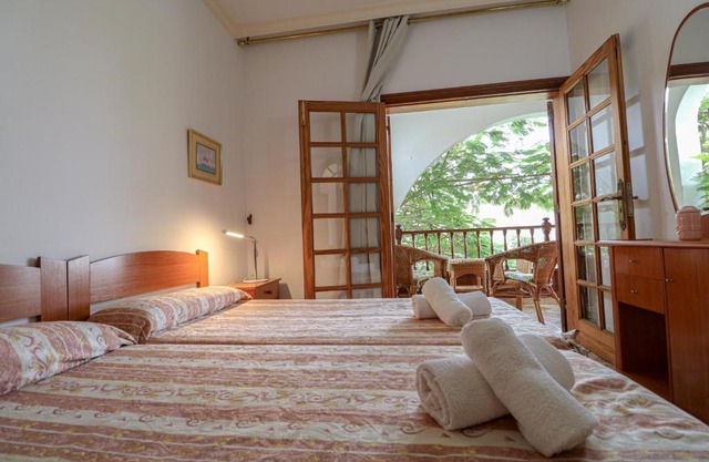 Lovely house views&garden